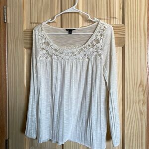 AMERICAN EAGLE cream lace long sleeve top | Size M | In excellent condition